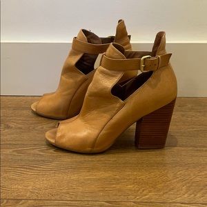 Chinese Laundry Stacked Heel